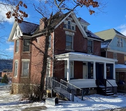 Building Photo - 869 Kenneth Ave