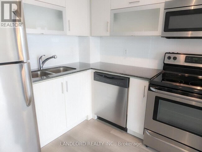 Photo du bâtiment - 2015 Sheppard Ave E