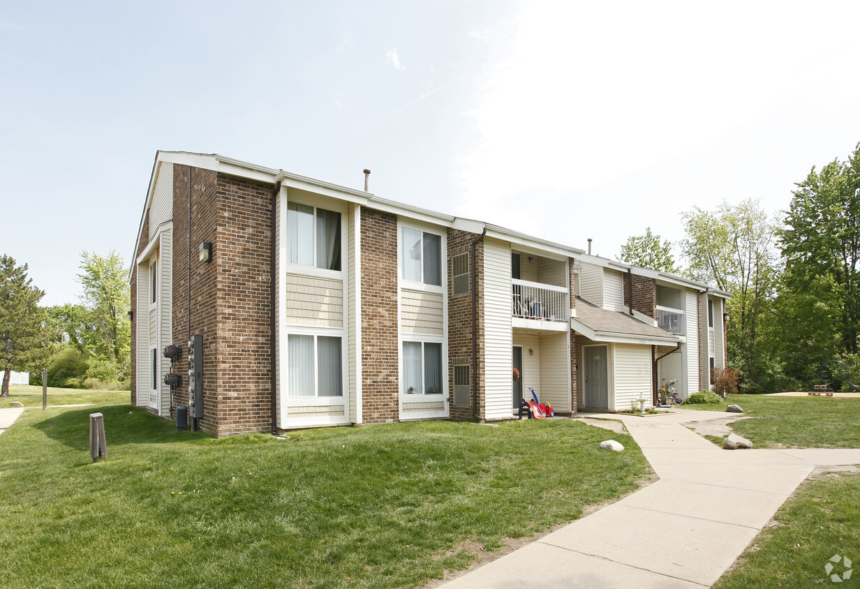 Building Photo - Rivergreen Apartments