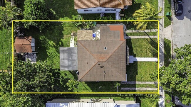 Foto del edificio - 2464 SW 19th St