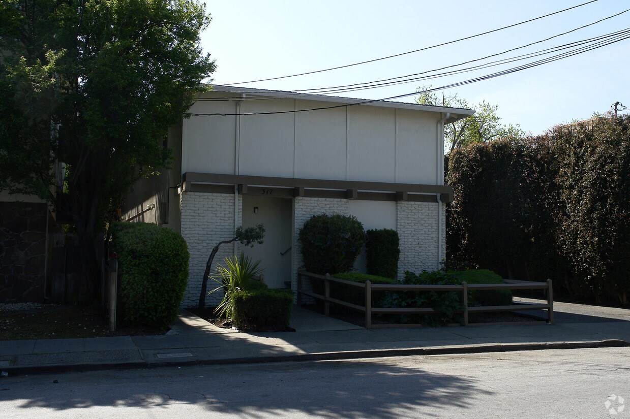 Building Photo - 317 Poplar Ave