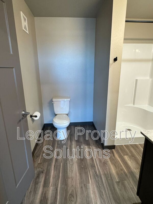 Foto del edificio - 220 E Greenfield Ln