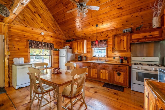 Foto del edificio - Nature Lover's Paradise: Cabin w/ Scenic T...