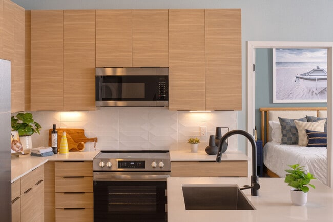 Building Photo - Aventon Lake Conway