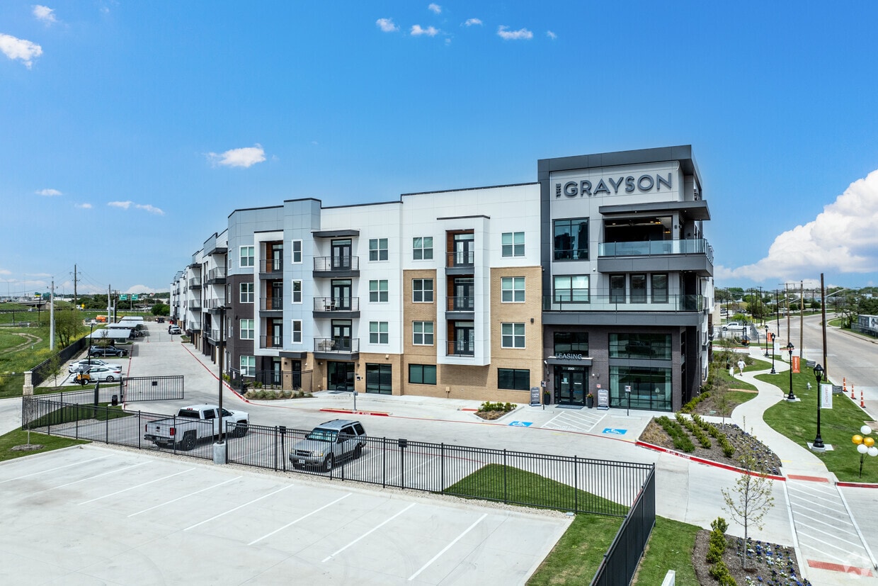 Building Exterior - The Grayson on 4th