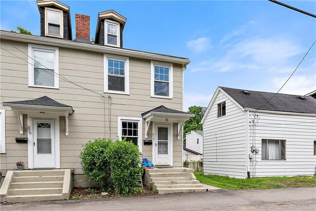 Building Photo - 318 Sprott Way