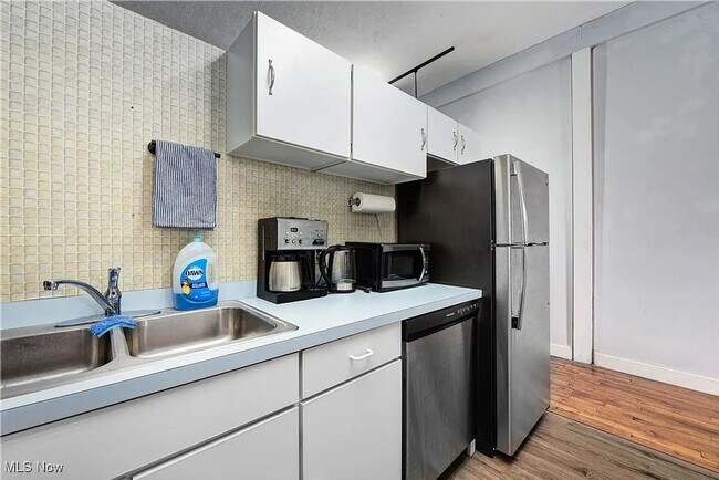 Building Photo - Charming 1BR Condo in Cleveland downtown w...