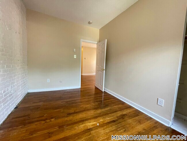 Building Photo - 896 Huntington Ave