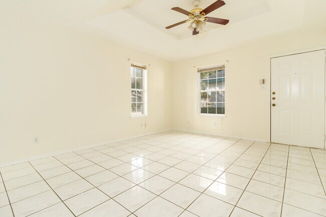 Foto del edificio - 1106 Lexington Cir