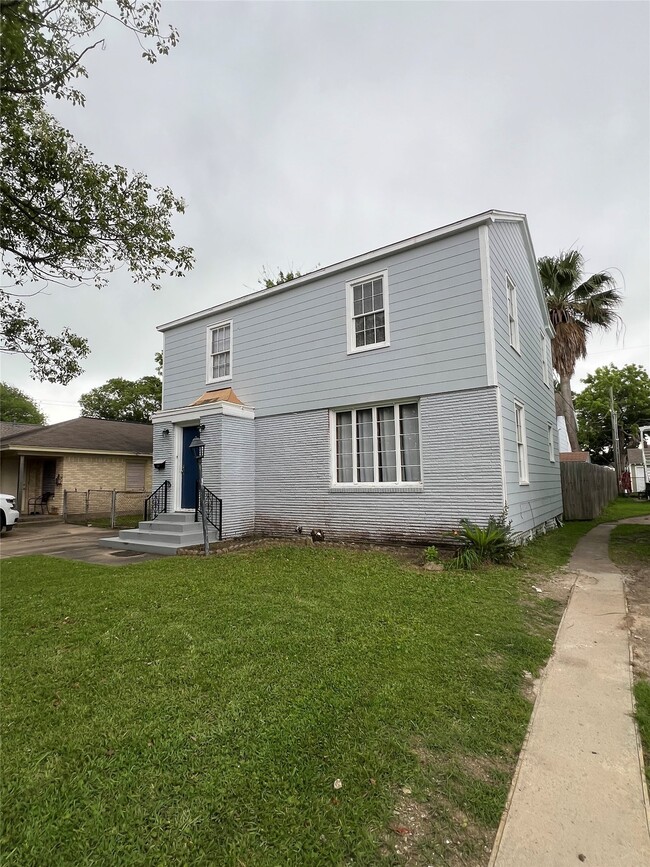 Building Photo - 4711 Avenue R 1/2 Ave