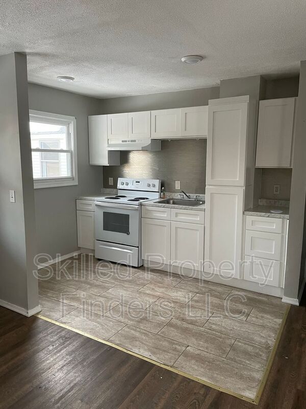 109 Smith St Unit 1st floor, Dupont, PA 18641 Condo for Rent in