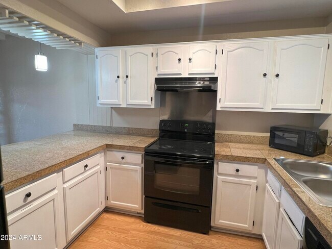 Foto del edificio - 11666 N 28th Dr