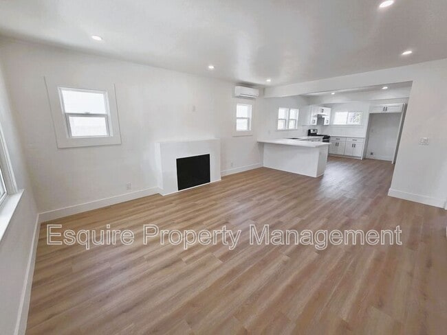 Building Photo - 514 S Seaward Ave