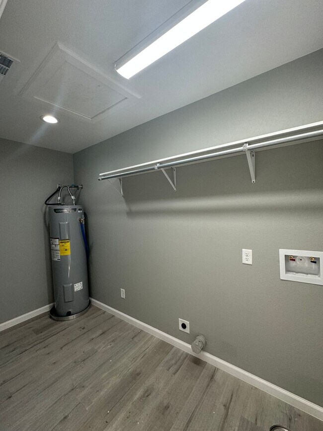 Foto del edificio - 3 Bed 2 Bath Brick Home - New Construction - Available NOW