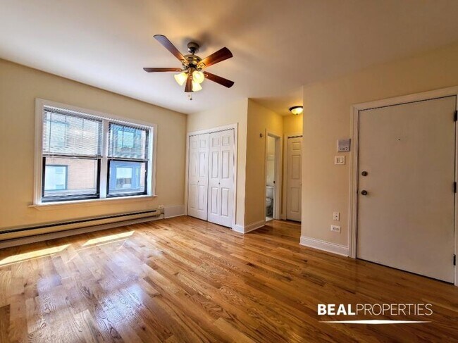 Foto del edificio - 0 bedroom in CHICAGO IL 60657