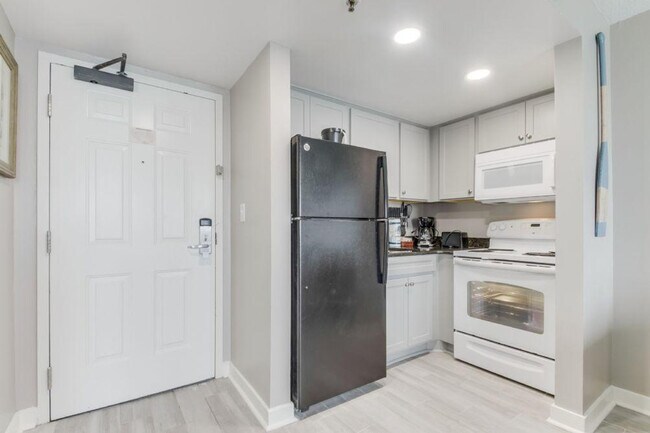 Building Photo - 2701 N Ocean Blvd