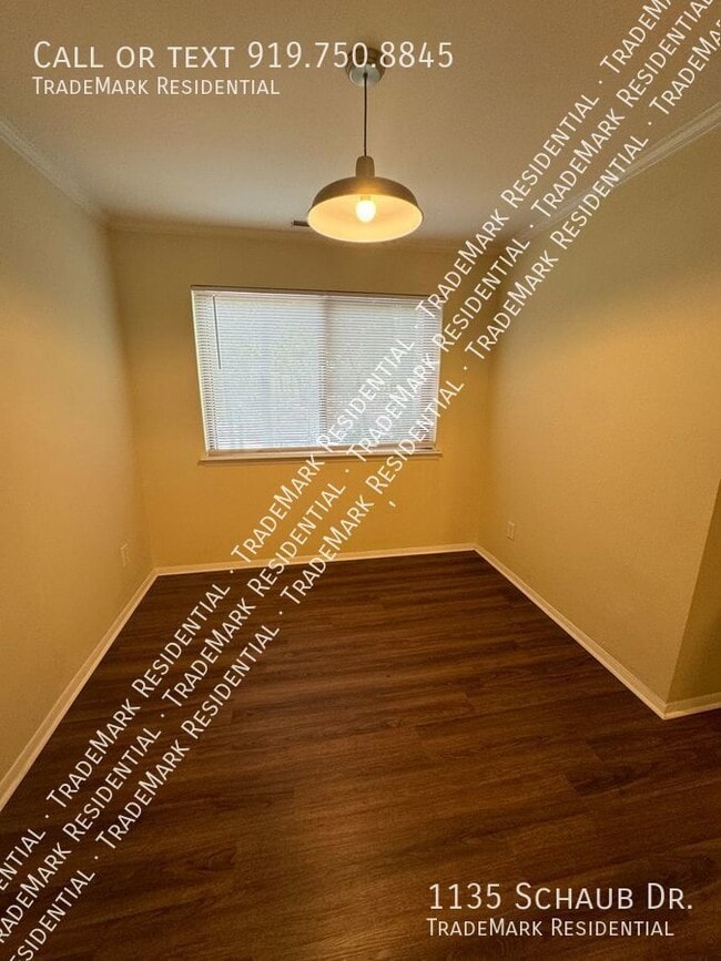 Building Photo - 1135 Schaub Dr