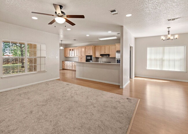 Building Photo - "Charming 3-Bed with 2 Full Baths in New B...