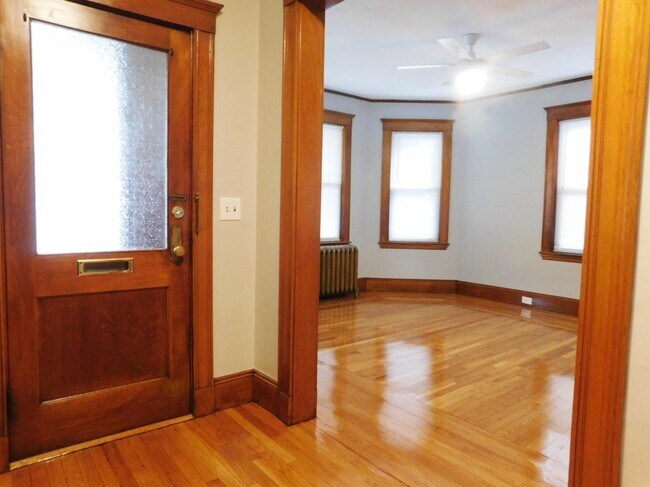 Building Photo - 34 Maple St