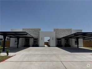 Building Photo - 2103 Cassandra St
