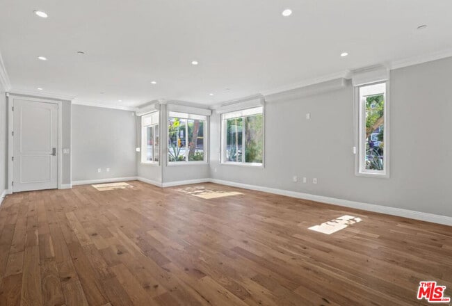 Building Photo - 1283 Havenhurst Dr