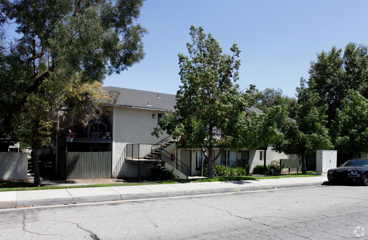 Building Photo - Brentwood Apartments