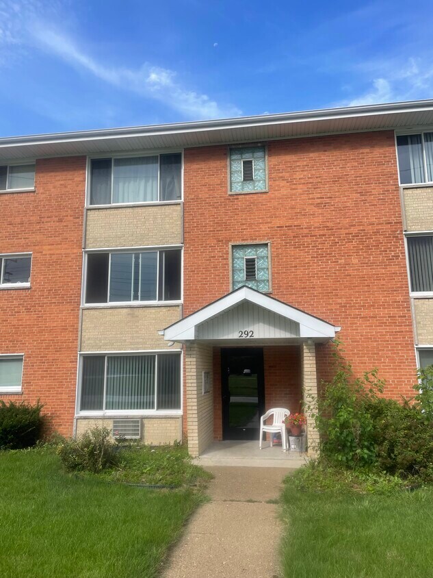292 Station Dr Unit 2b, Wood Dale, IL 60191 Apartments in Wood Dale