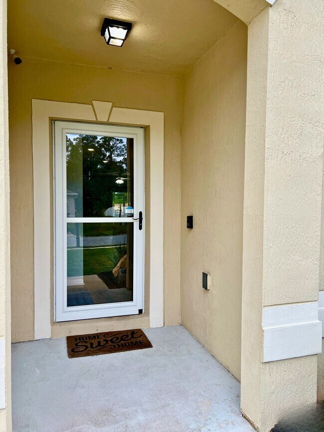 Foto del edificio - 5 bedroom home with fenced in yard!!!