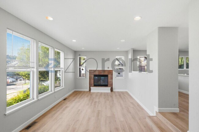 Foto del edificio - 2124 E 20th St