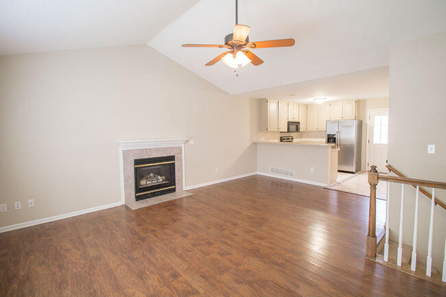 Building Photo - 1327 Valley Creek Ln