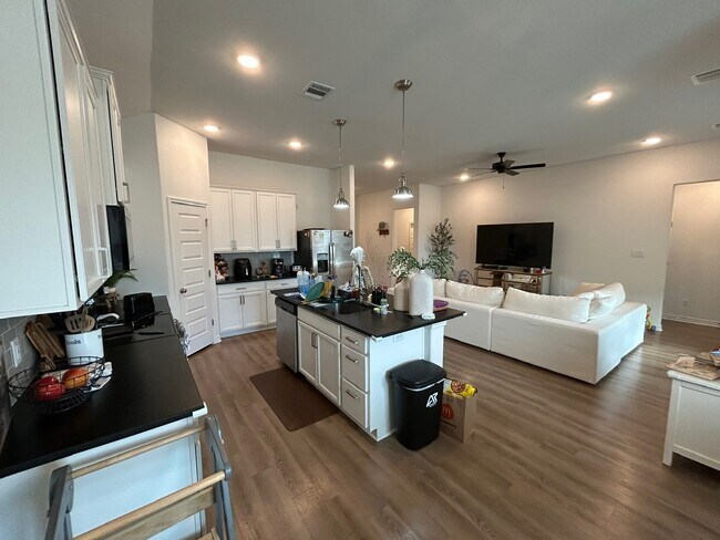 Building Photo - 3169 Normandy Way