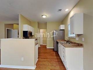 Foto del edificio - 215 Windsong Dr