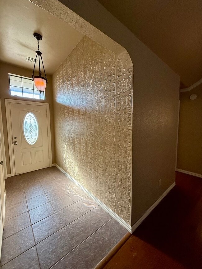 Building Photo - Amazing Home in Westmoor Addition!