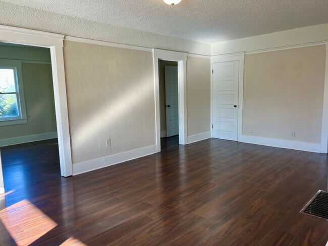 Foto del edificio - 1042 N Harrison Ave
