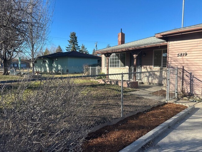 Foto del edificio - 5819 Winter Ave