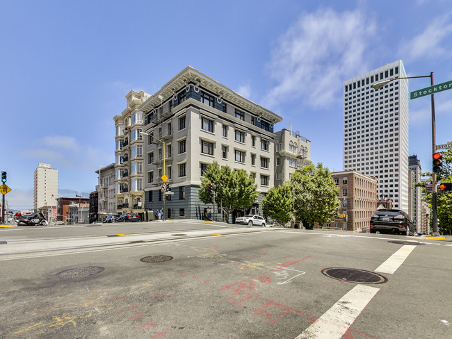 Building Photo - 790 California St