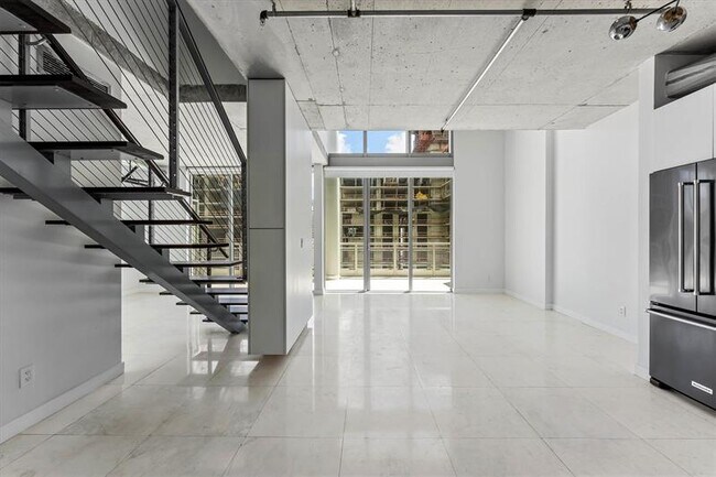 Building Photo - 690 SW 1st Ct