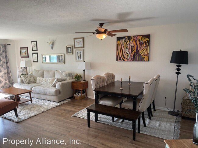Building Photo - 1 br, 1 bath House - 13950 E. Oxford Place...