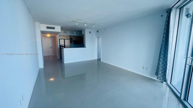 Foto del edificio - 335 S Biscayne Blvd