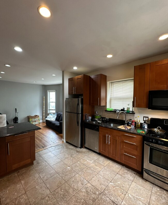 Building Photo - 4 Bedroom