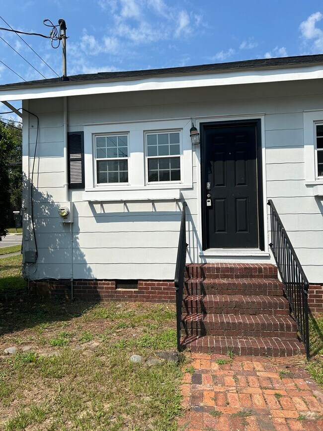 Building Photo - CHARMER LOCATED IN THE HEART OF DOWNTOWN CONWAY