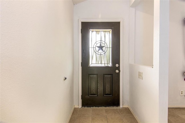 Building Photo - 918 Cascade Creek Dr