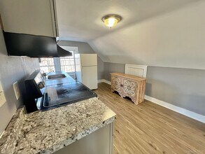 Building Photo - 49 Vernon Ave