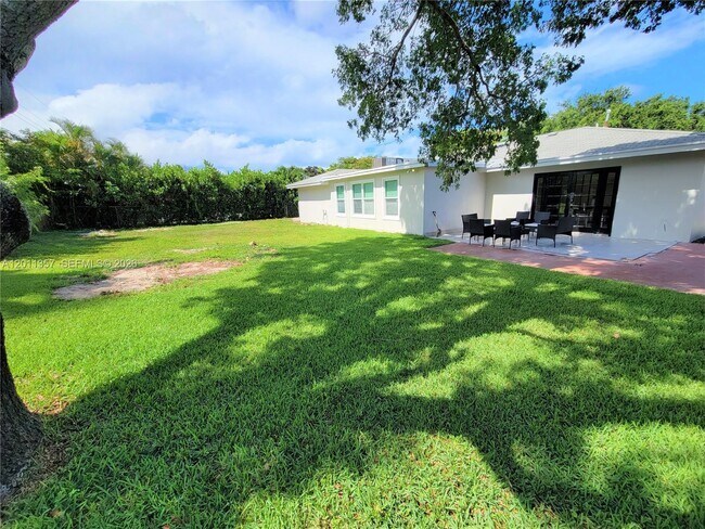 Foto del edificio - 735 Tradewind Dr