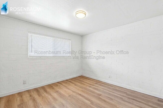 Foto del edificio - 704 W 11th St