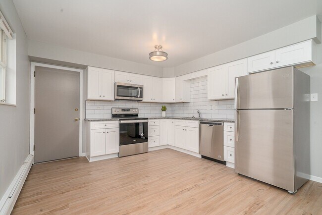 Building Photo - 27 S Spring Ave