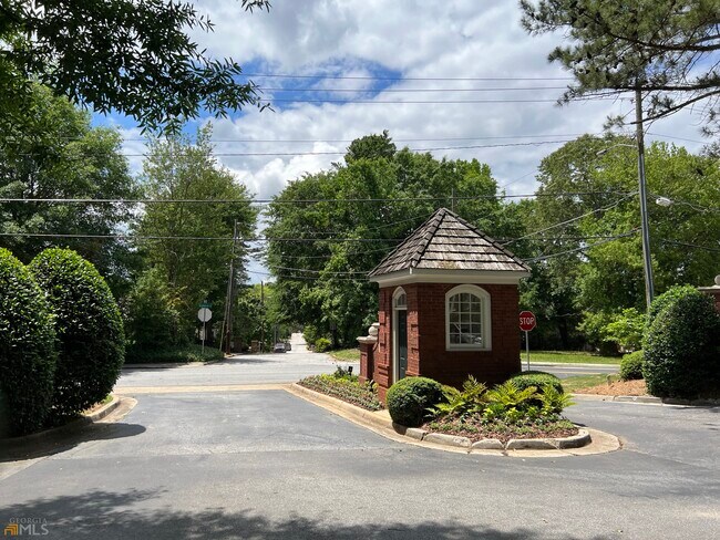 Foto del edificio - 1150 Brookhaven Glen NE