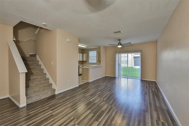 Foto del edificio - 9805 Carlsdale Dr