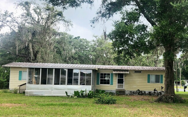 Frente de la casa - 7900 E Northlake Dr