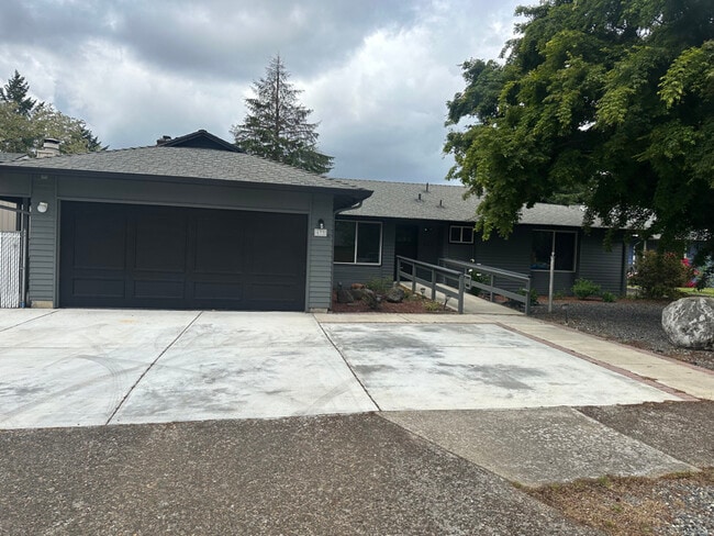 Building Photo - 633 SE 156th Ave